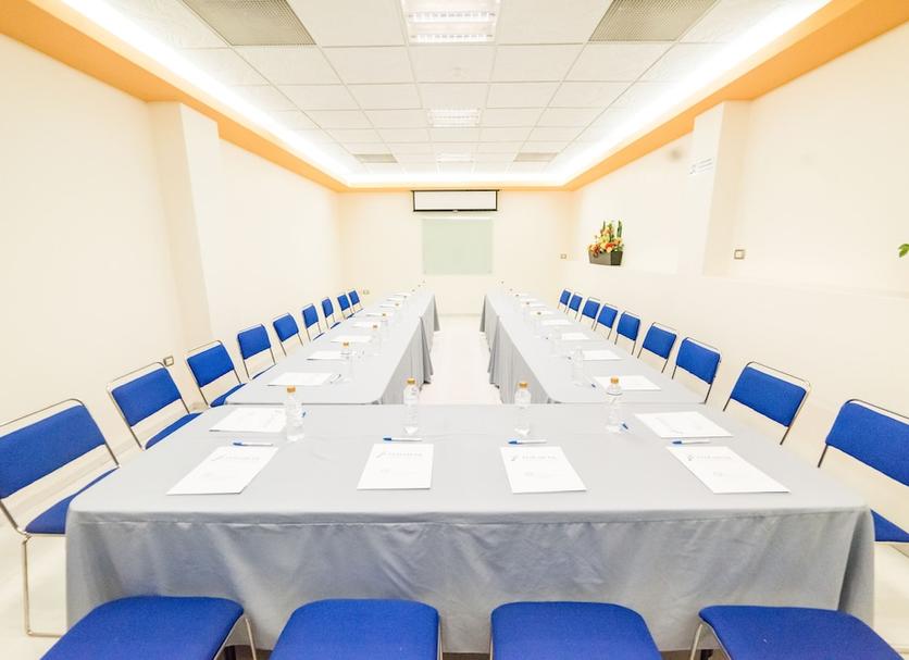 Ruang konferensi Foto