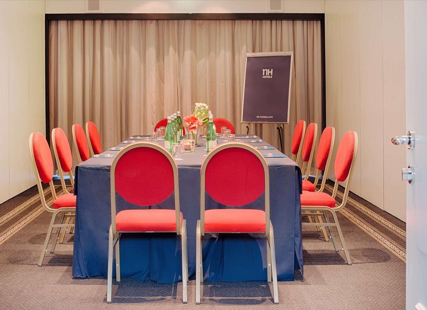 Ruang konferensi Foto
