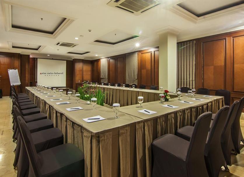 Ruang konferensi Foto