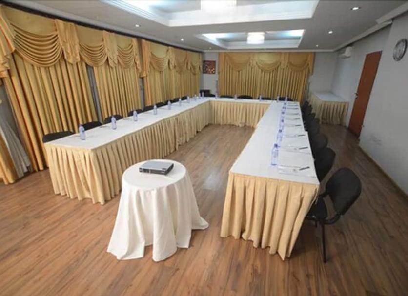 Ruang konferensi Foto