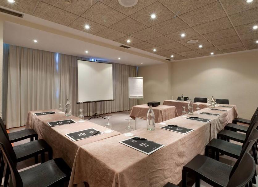 Ruang konferensi Foto