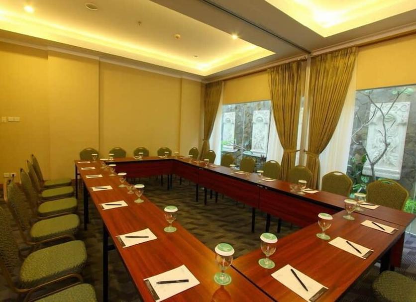 Ruang konferensi Foto