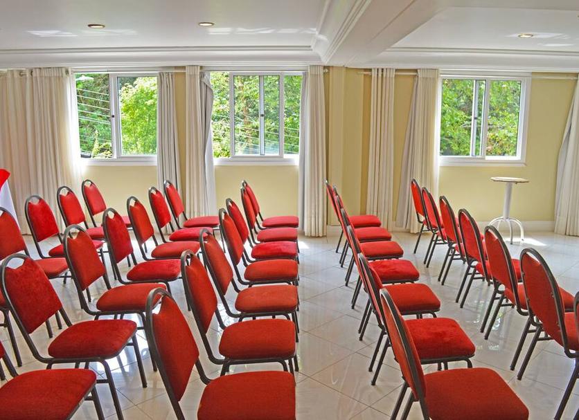 Ruang konferensi Foto