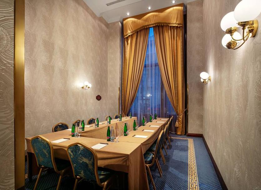 Ruang konferensi Foto
