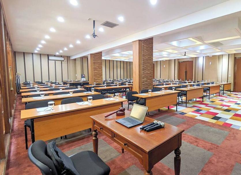Ruang konferensi Foto