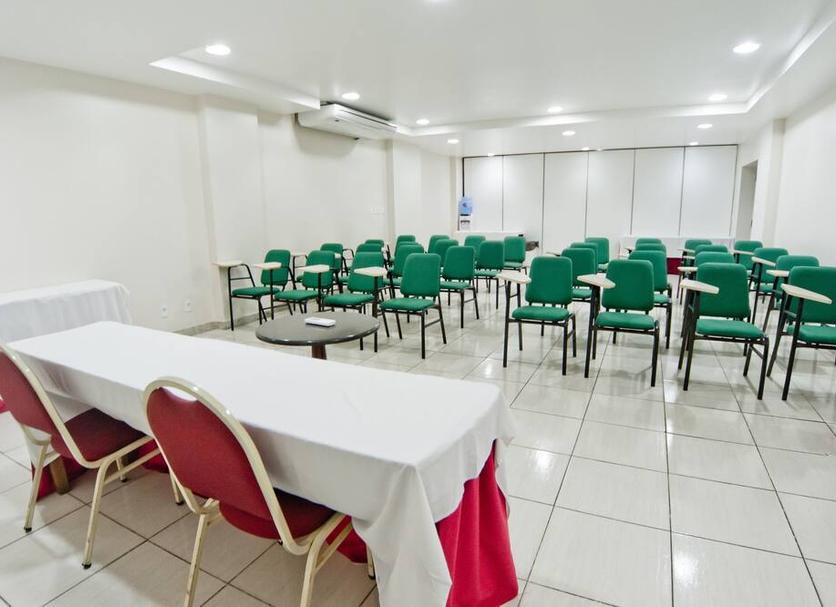 Ruang konferensi Foto