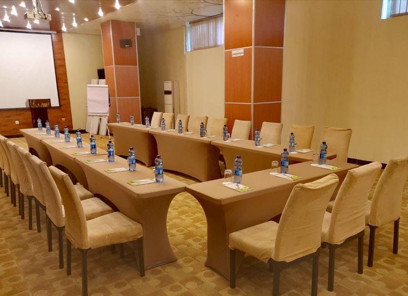 Ruang konferensi Foto