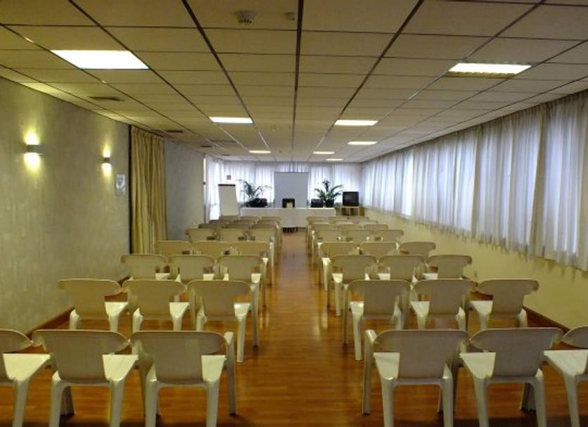 Ruang konferensi Foto