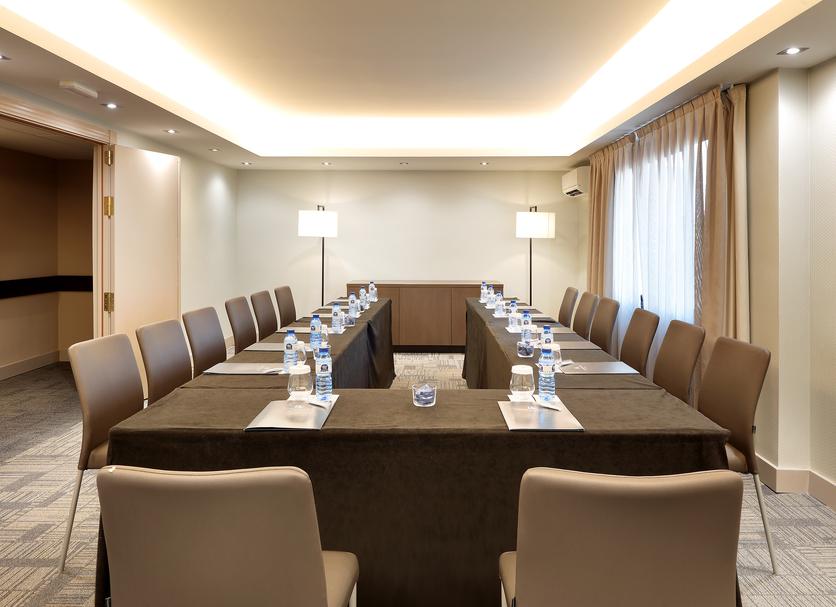 Ruang konferensi Foto