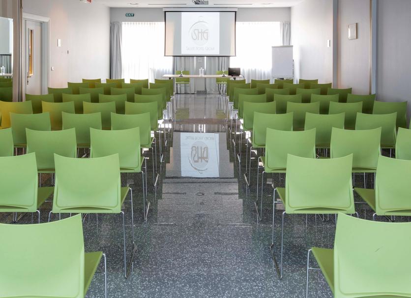 Ruang konferensi Foto