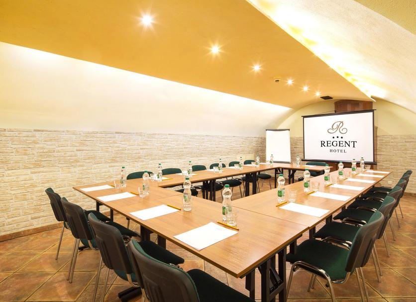 Ruang konferensi Foto
