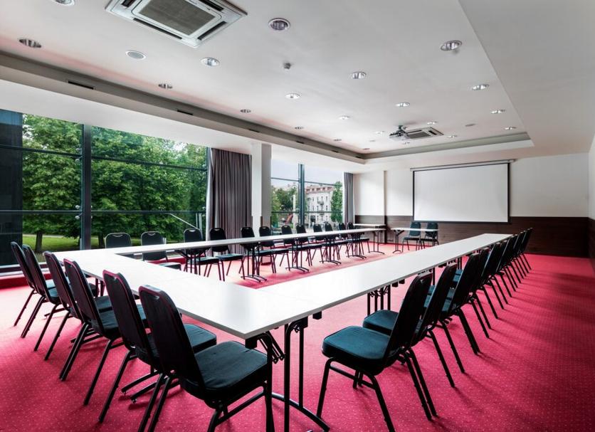 Ruang konferensi Foto