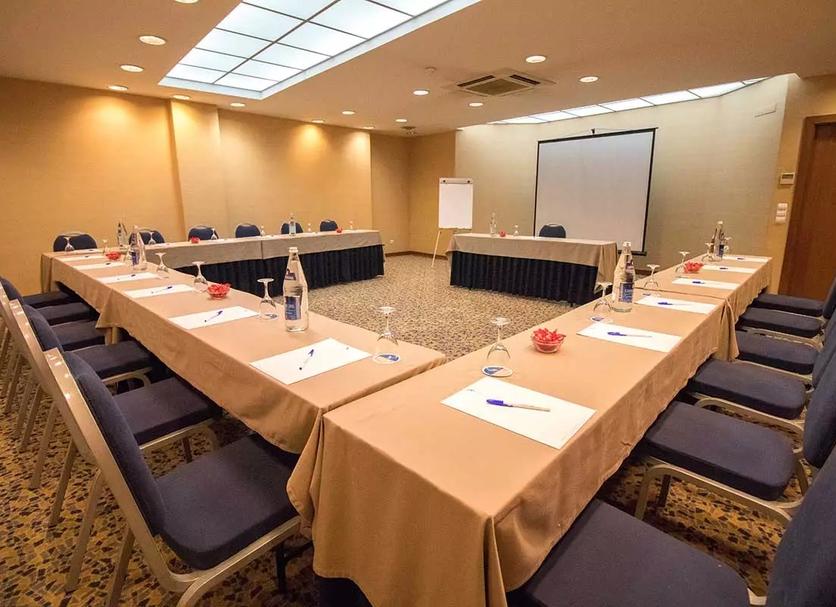 Ruang konferensi Foto