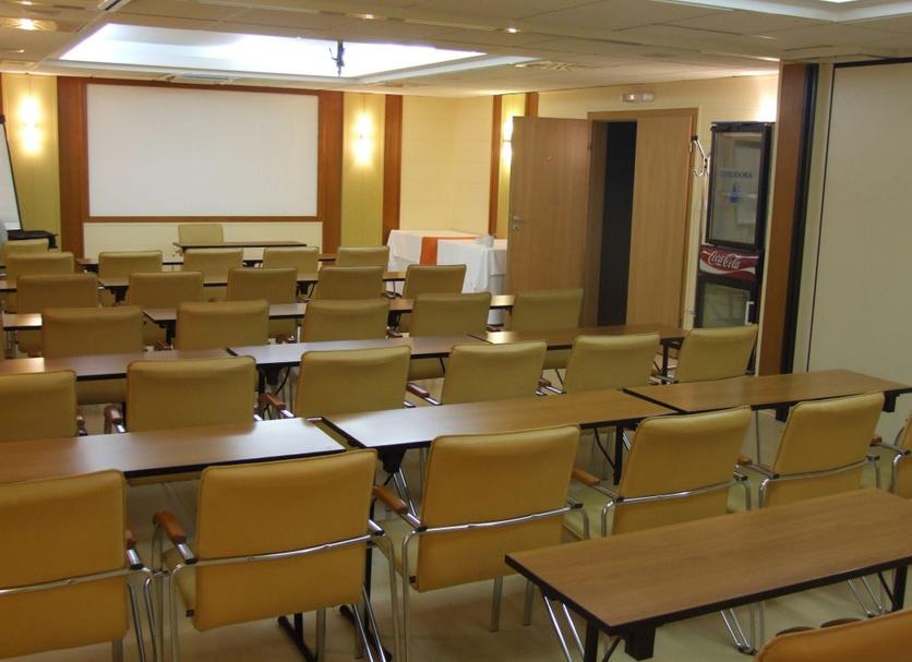 Ruang konferensi Foto