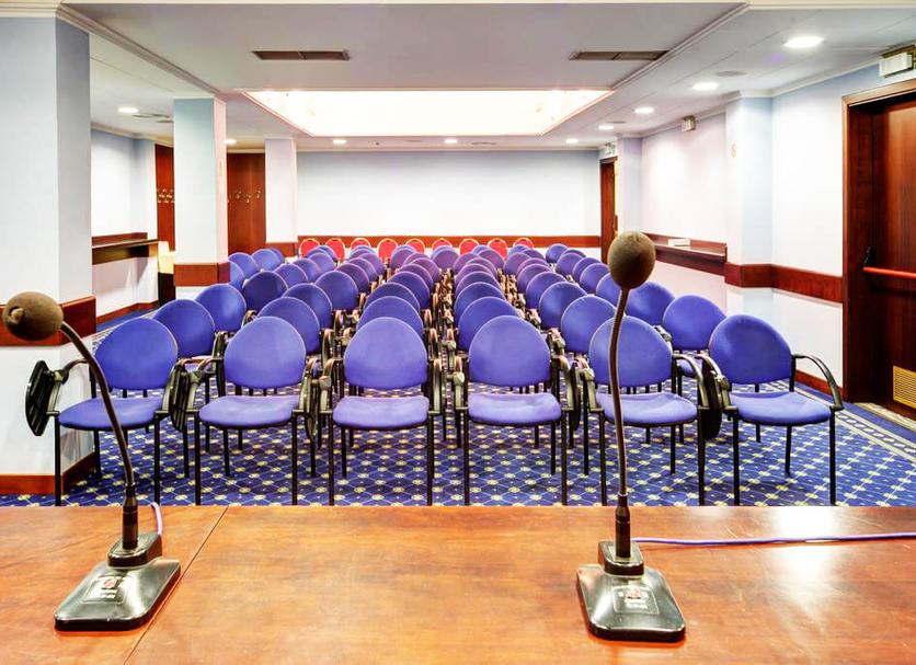 Ruang konferensi Foto