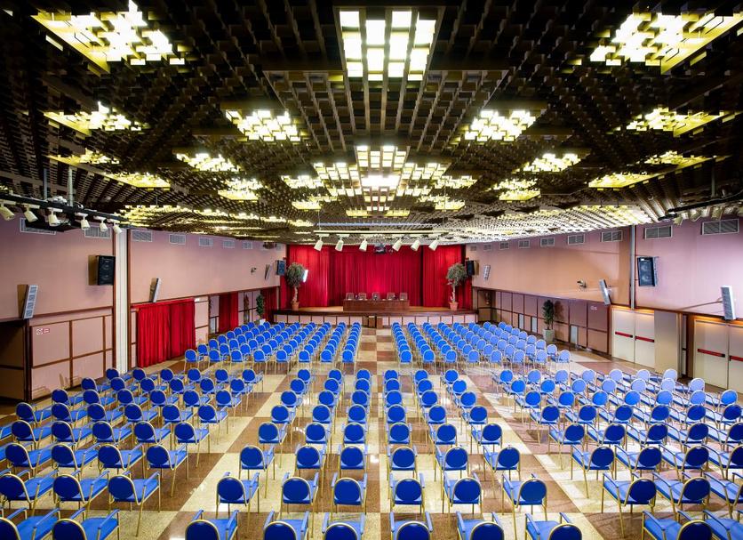 Ruang konferensi Foto
