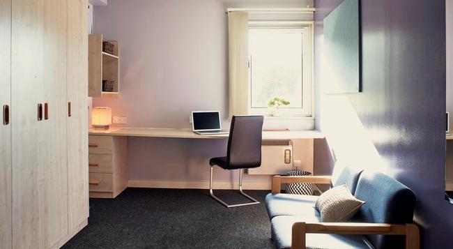 Wilmslow Park - Manchester - Living room