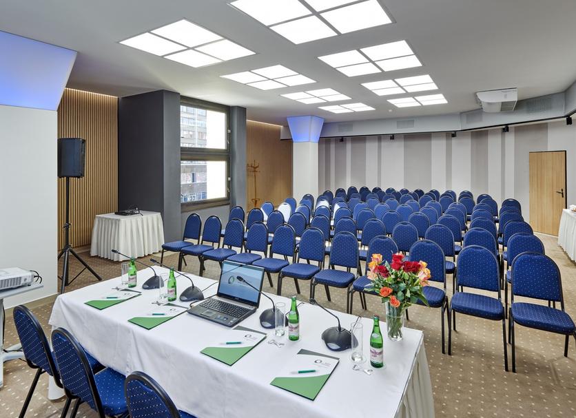 Ruang konferensi Foto