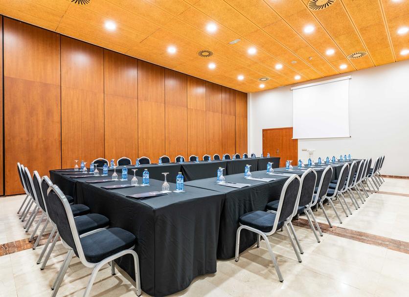 Ruang konferensi Foto