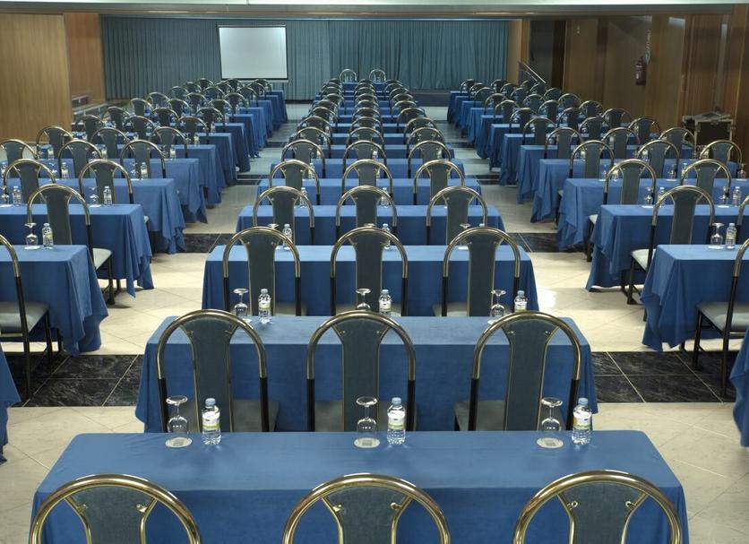 Ruang konferensi Foto
