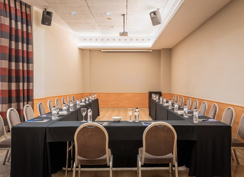 Ruang konferensi Foto
