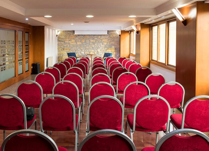 Ruang konferensi Foto