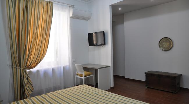 B&B Five - Rome - Bedroom