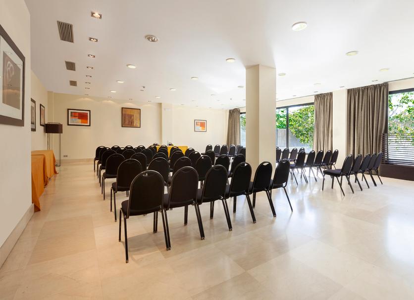 Ruang konferensi Foto