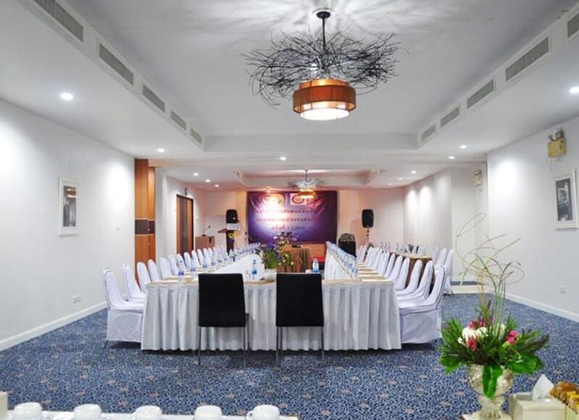 Ruang konferensi Foto