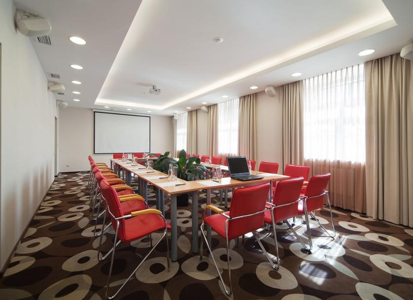 Ruang konferensi Foto