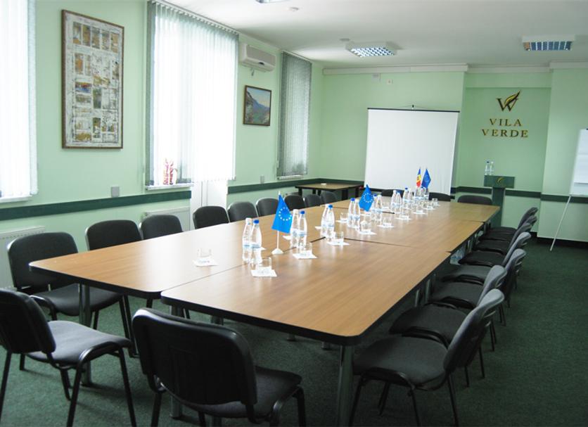 Ruang konferensi Foto