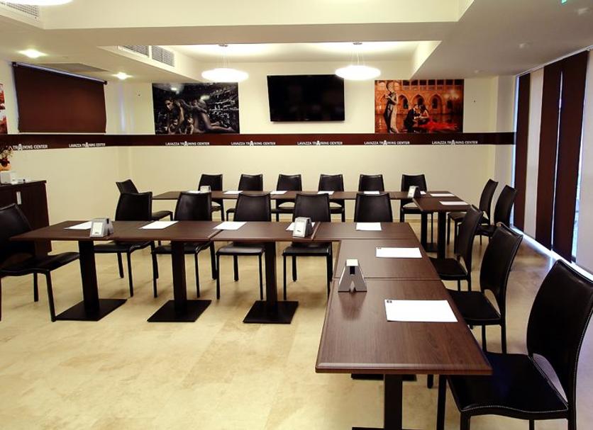 Ruang konferensi Foto