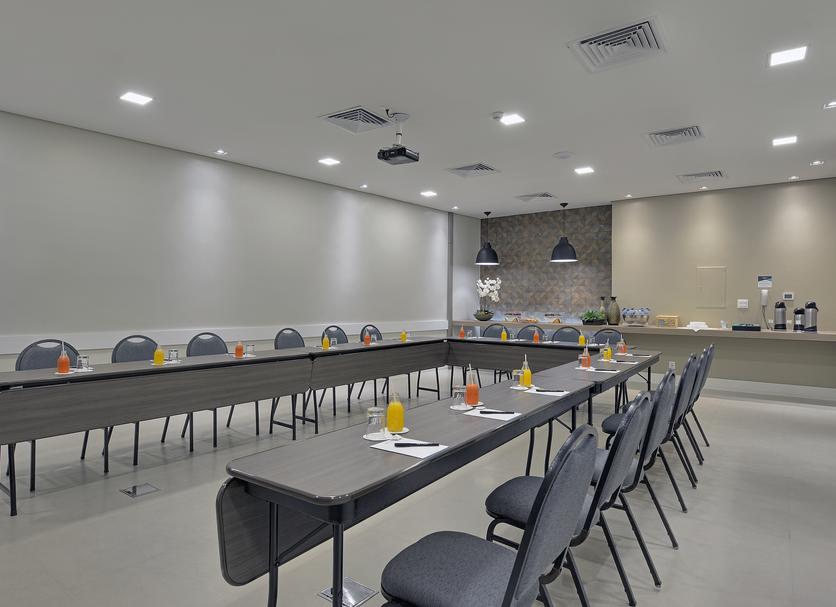 Ruang konferensi Foto