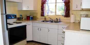 Debbie's Hide A Way Motel - Page - Kitchen