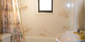 Debbie's Hide A Way Motel - Page - Bathroom
