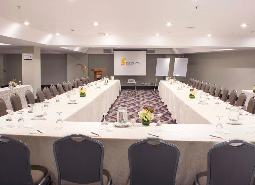 Ruang konferensi Foto