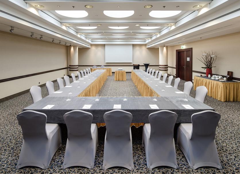 Ruang konferensi Foto