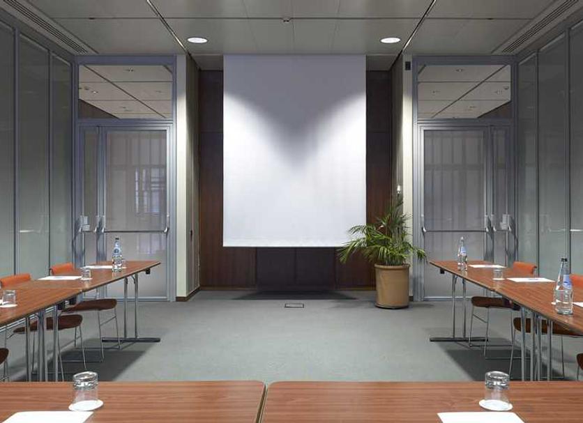 Ruang konferensi Foto