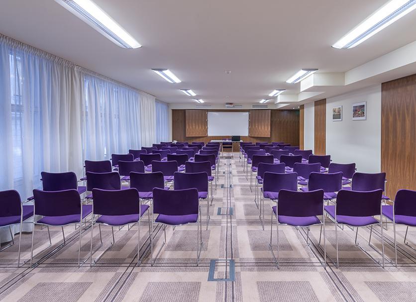 Ruang konferensi Foto