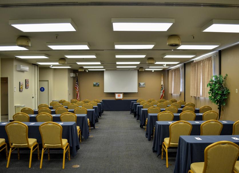 Ruang konferensi Foto